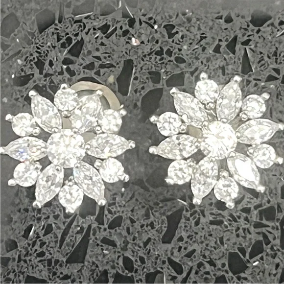Marquise Round Cut Cz Diamond floral Silver Flower Cluster ladies Stud Earrings - Picture 3 of 4